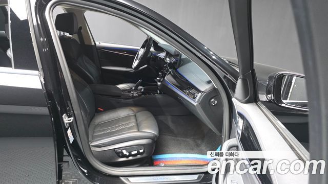 BMW 5-Series 523d Luxury