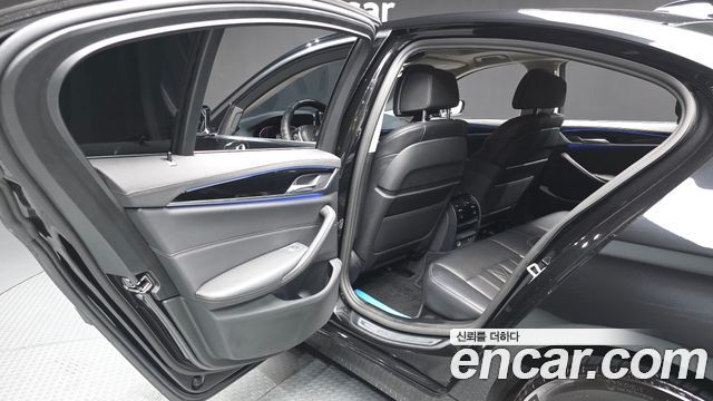 BMW 5-Series 523d Luxury
