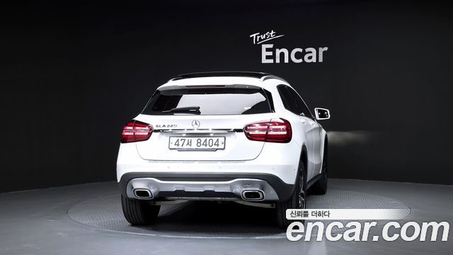 Mercedes-Benz GLA-Class GLA220 Premium