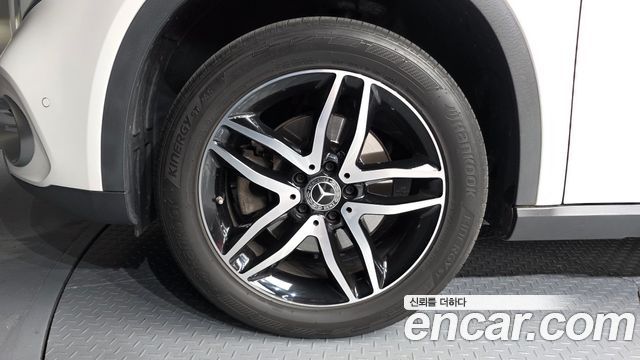 Mercedes-Benz GLA-Class GLA220 Premium