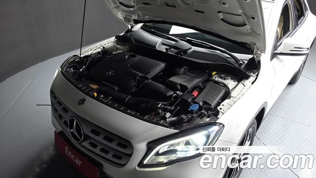 Mercedes-Benz GLA-Class GLA220 Premium