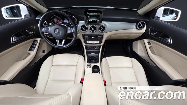 Mercedes-Benz GLA-Class GLA220 Premium