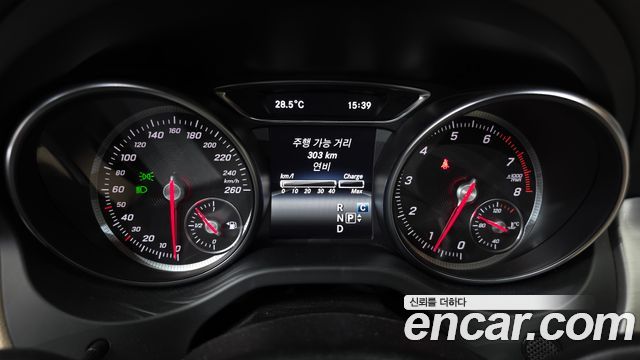 Mercedes-Benz GLA-Class GLA220 Premium