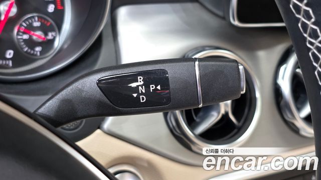 Mercedes-Benz GLA-Class GLA220 Premium