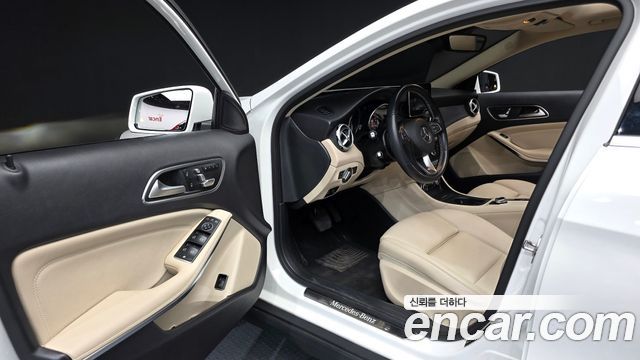 Mercedes-Benz GLA-Class GLA220 Premium