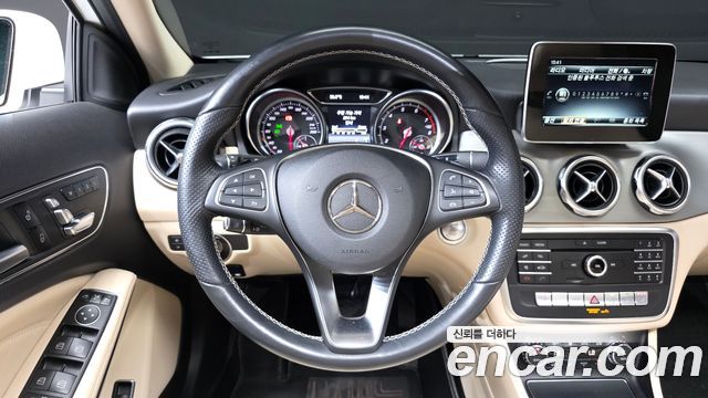 Mercedes-Benz GLA-Class GLA220 Premium
