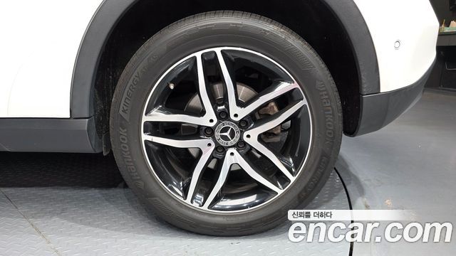 Mercedes-Benz GLA-Class GLA220 Premium