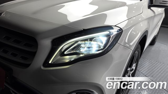 Mercedes-Benz GLA-Class GLA220 Premium
