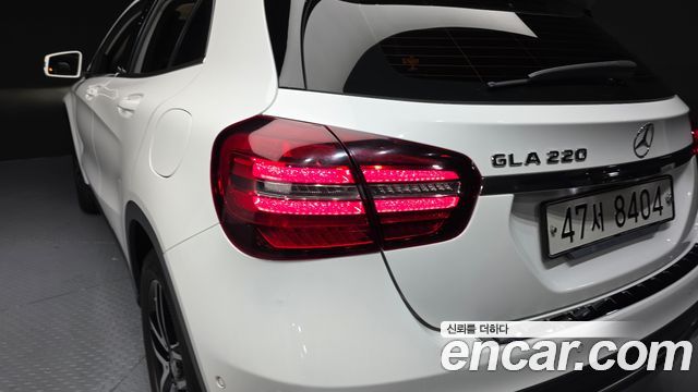 Mercedes-Benz GLA-Class GLA220 Premium