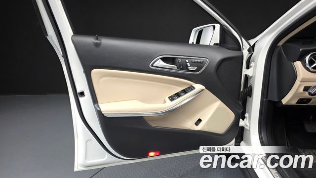 Mercedes-Benz GLA-Class GLA220 Premium