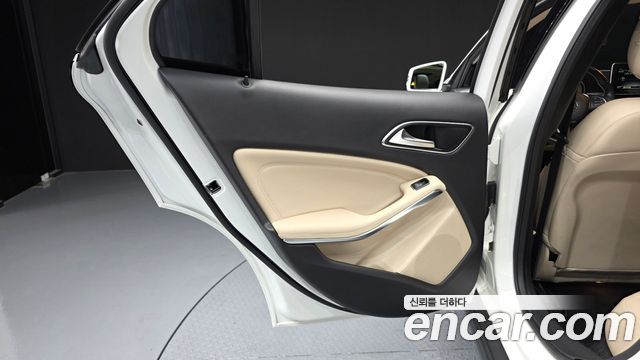 Mercedes-Benz GLA-Class GLA220 Premium