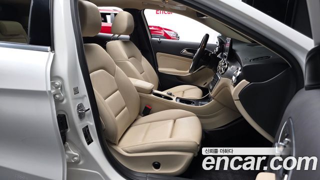 Mercedes-Benz GLA-Class GLA220 Premium