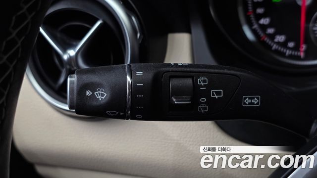 Mercedes-Benz GLA-Class GLA220 Premium