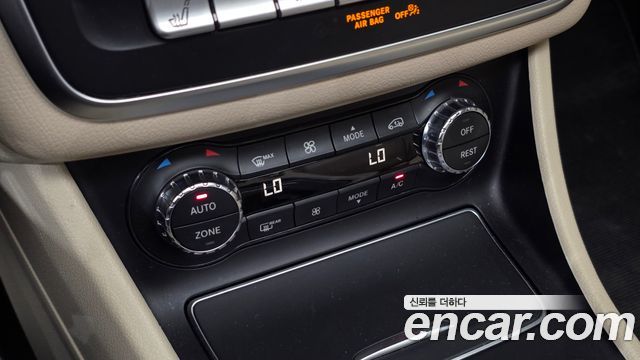 Mercedes-Benz GLA-Class GLA220 Premium