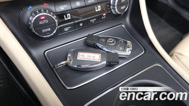 Mercedes-Benz GLA-Class GLA220 Premium