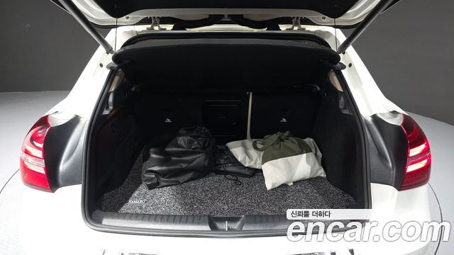 Mercedes-Benz GLA-Class GLA220 Premium