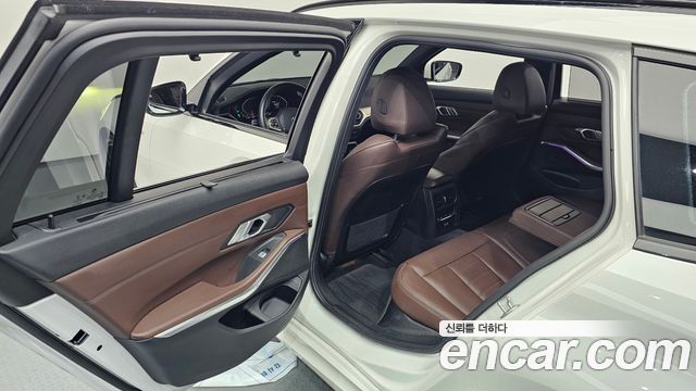 BMW 3-Series 320i Touring M Sports