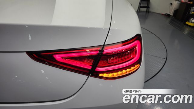 Mercedes-Benz CLS-Class CLS300d AMG Line