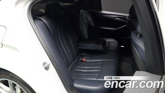 BMW 5-Series 520d M Sport package