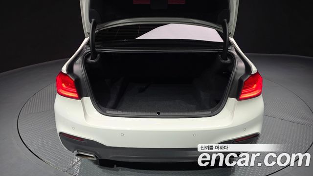 BMW 5-Series 520d M Sport package