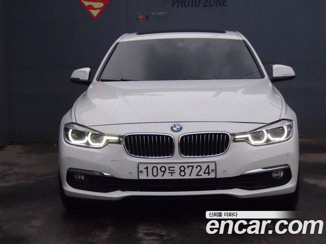 BMW 3-Series 320i Luxury