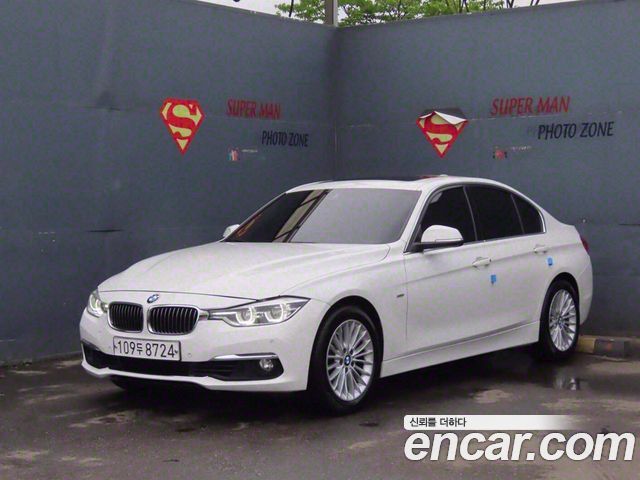 BMW 3-Series 320i Luxury