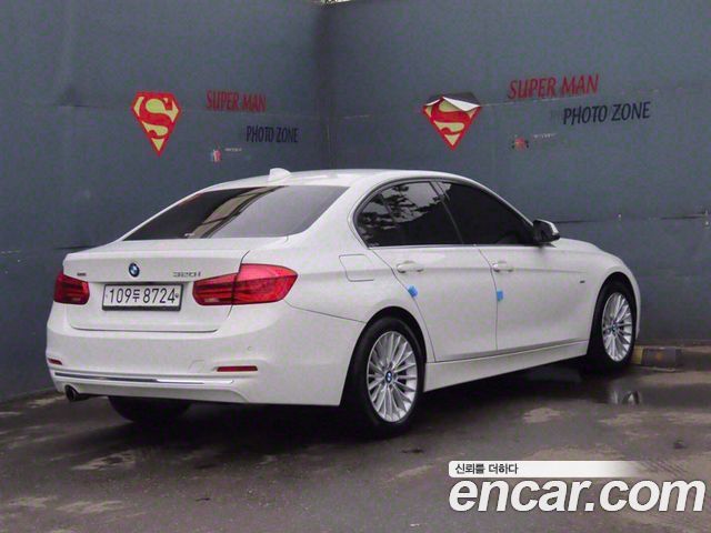 BMW 3-Series 320i Luxury
