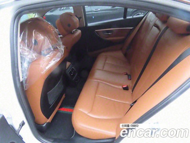 BMW 3-Series 320i Luxury