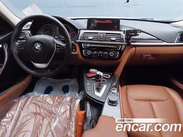 BMW 3-Series 320i Luxury
