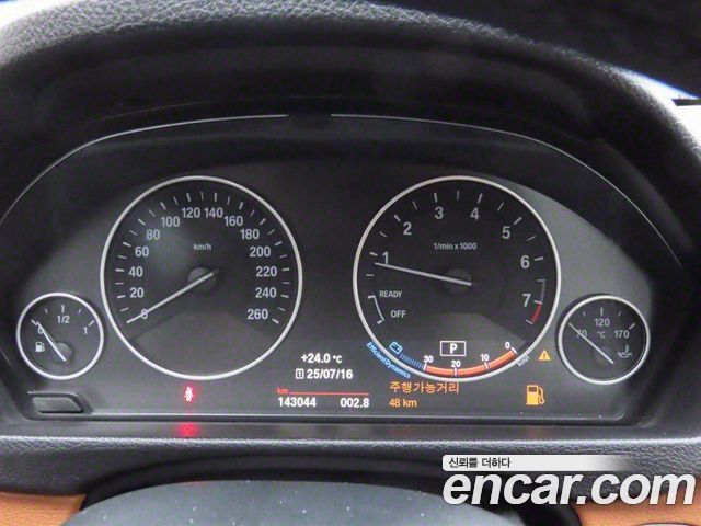 BMW 3-Series 320i Luxury