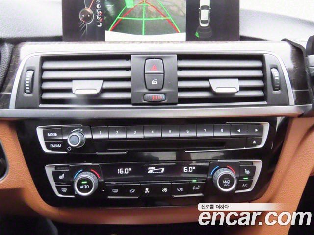 BMW 3-Series 320i Luxury