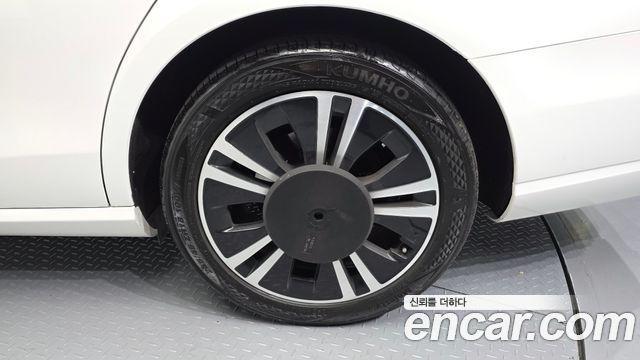 Mercedes-Benz E-Class E250 Avantgarde