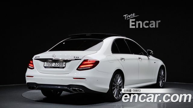 Mercedes-Benz E-Class E300 4MATIC AMG Line