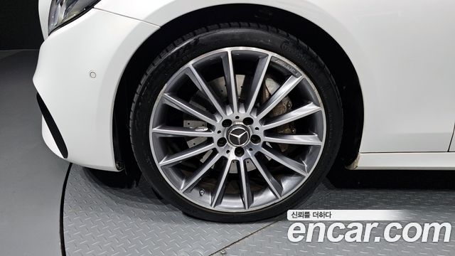 Mercedes-Benz E-Class E300 4MATIC AMG Line