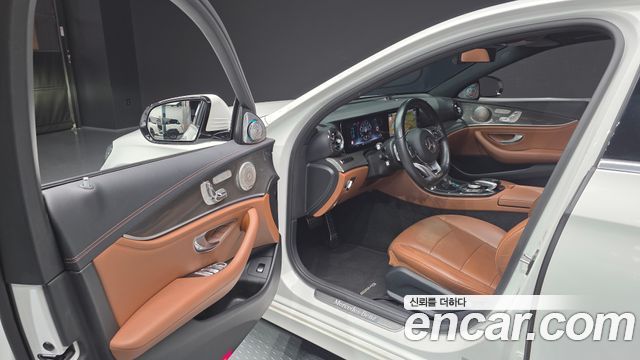 Mercedes-Benz E-Class E300 4MATIC AMG Line