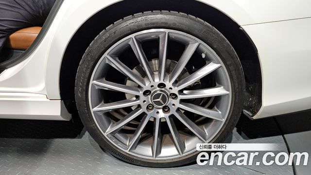 Mercedes-Benz E-Class E300 4MATIC AMG Line