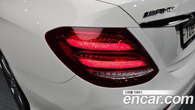 Mercedes-Benz E-Class E300 4MATIC AMG Line