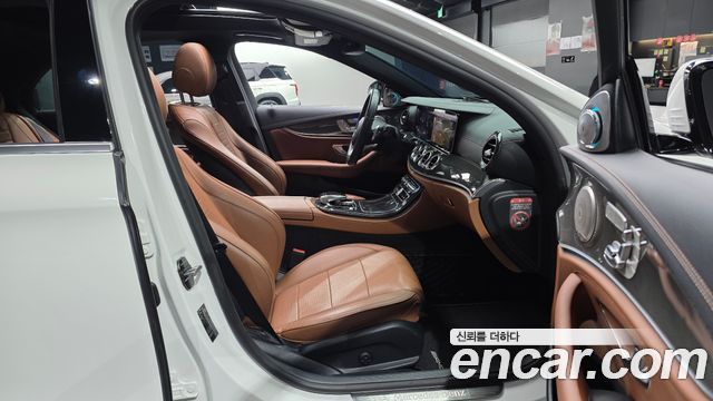 Mercedes-Benz E-Class E300 4MATIC AMG Line