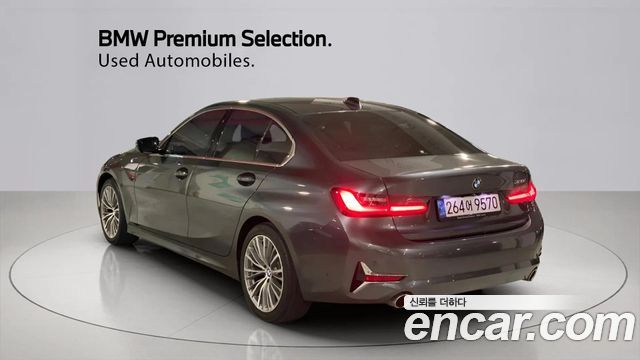 BMW 3-Series 320i Luxury