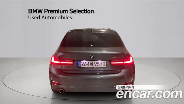 BMW 3-Series 320i Luxury