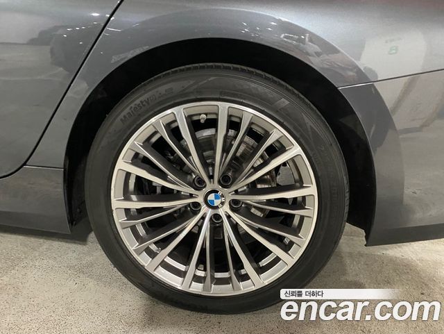 BMW 3-Series 320i Luxury