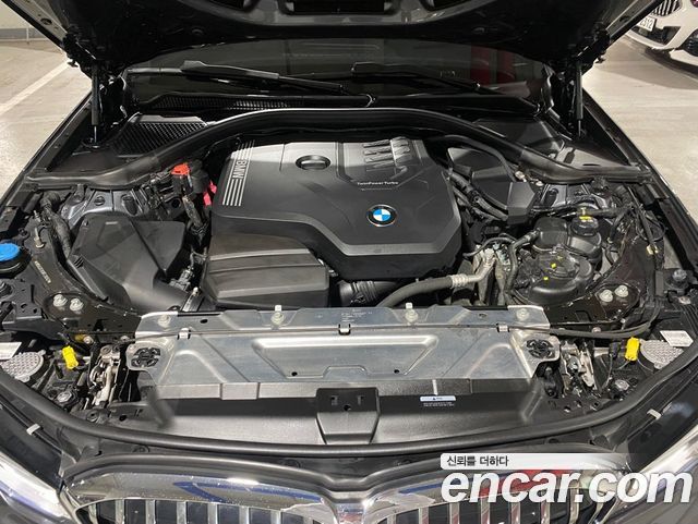 BMW 3-Series 320i Luxury