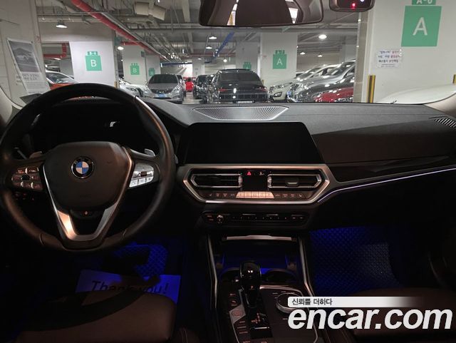 BMW 3-Series 320i Luxury