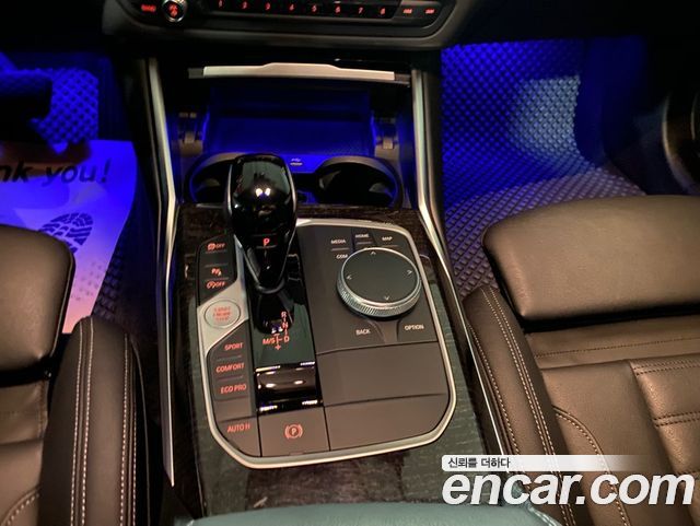 BMW 3-Series 320i Luxury