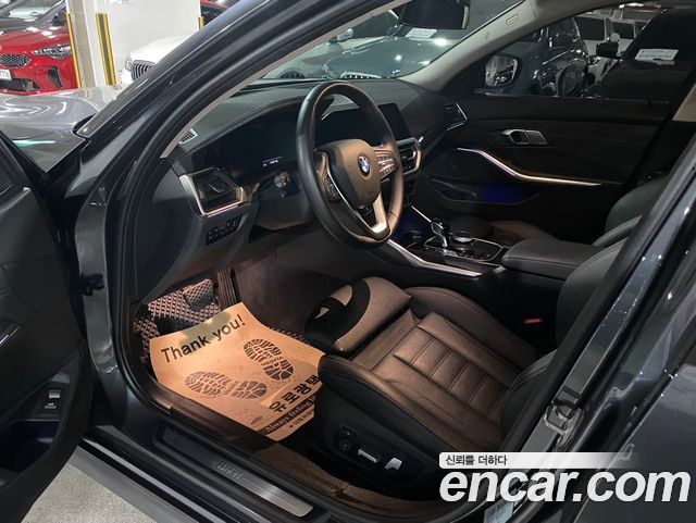 BMW 3-Series 320i Luxury