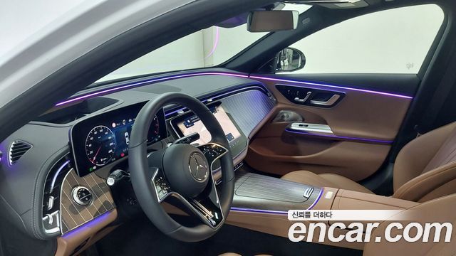 Mercedes-Benz E-Class E300 4MATIC Exclusive