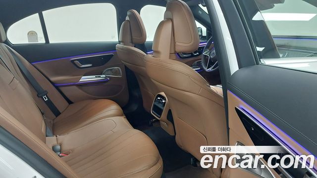 Mercedes-Benz E-Class E300 4MATIC Exclusive