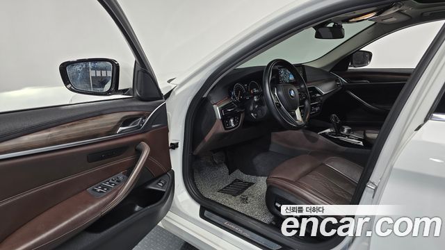 BMW 5-Series 520d xDrive Luxury Plus