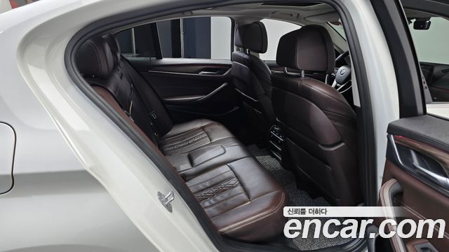 BMW 5-Series 520d xDrive Luxury Plus