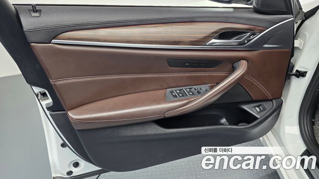 BMW 5-Series 520d xDrive Luxury Plus